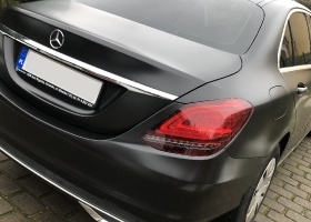 Mercedes E klasa czarna satyna_3