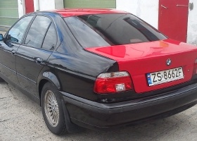 BMW 5 CZARNY POLYSK+ CZERWIEŃ